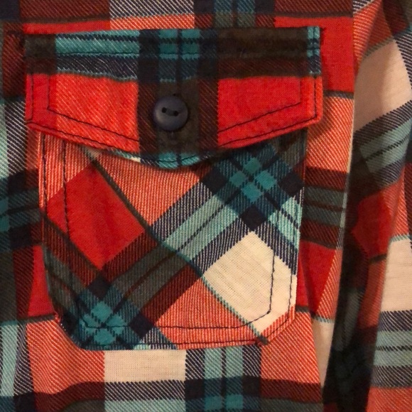 Button down - Picture 3 of 3